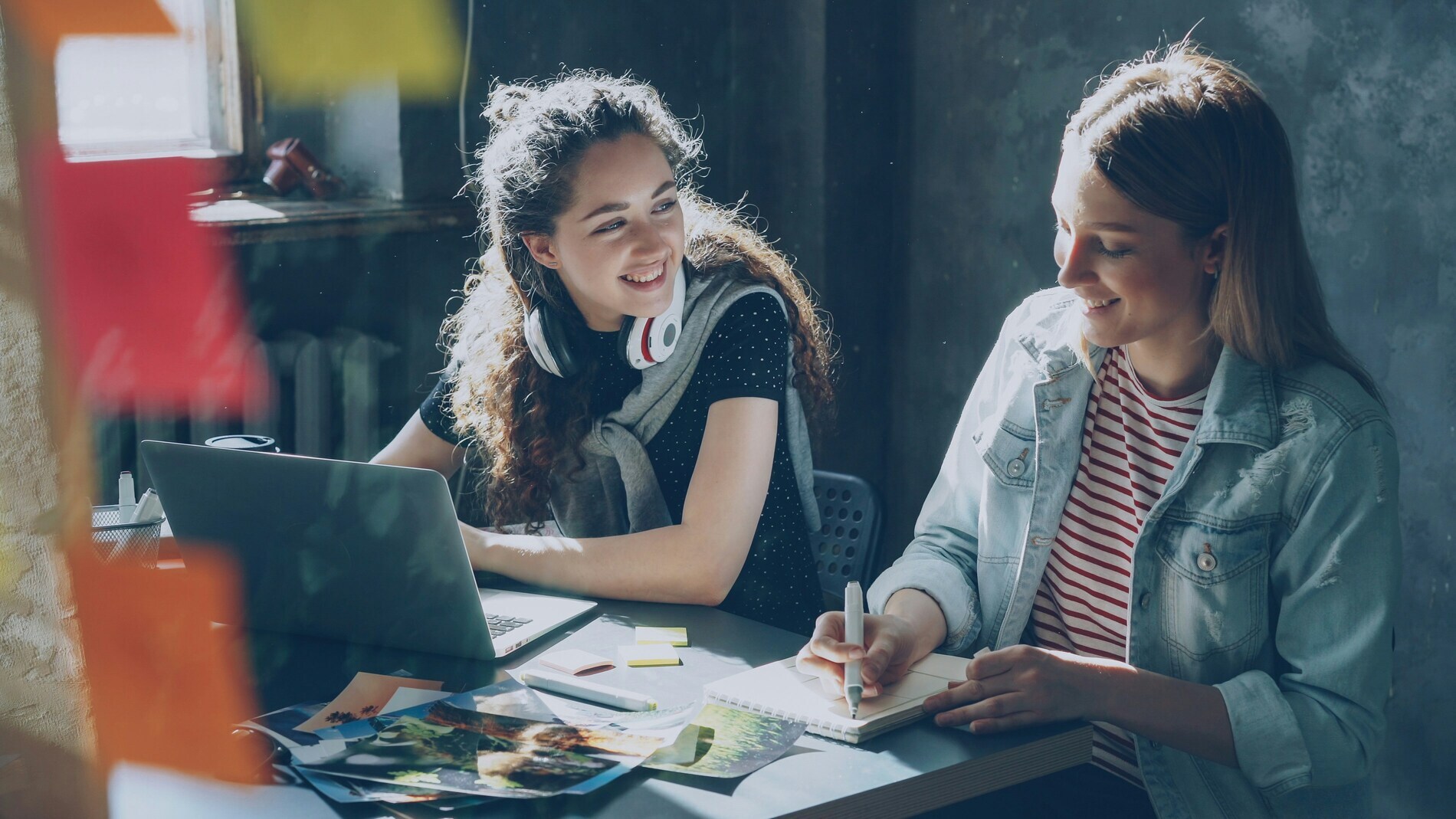 Case study - AND Digital | FlexGenius - women at work chatting